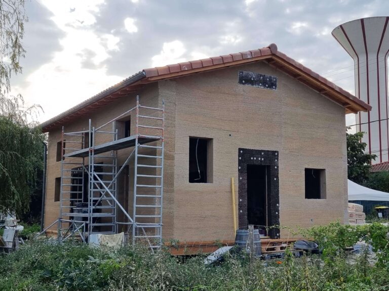 Installation &eacute;lectrique en kit maison en b&eacute;ton de chanvre