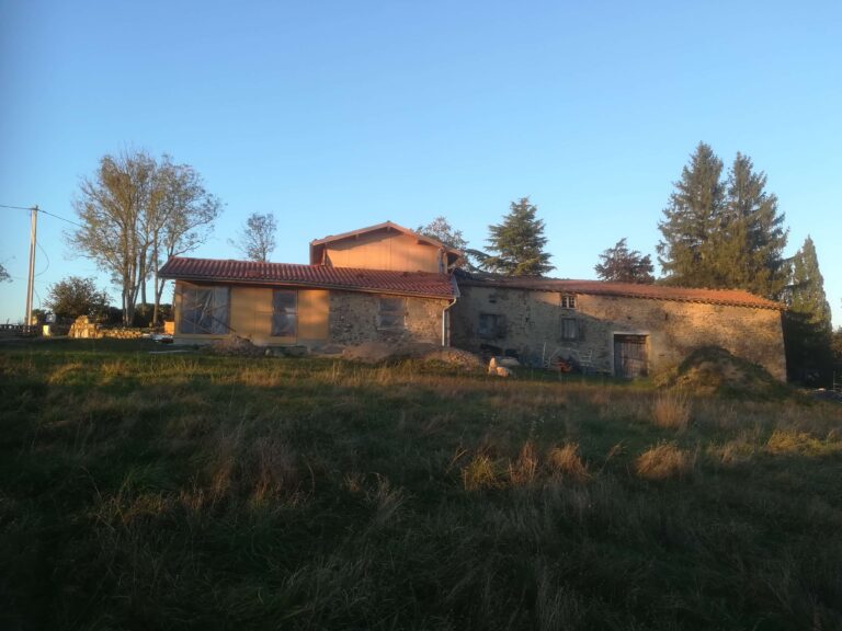 Pieuvres &eacute;lectriques corps de ferme en r&eacute;novation