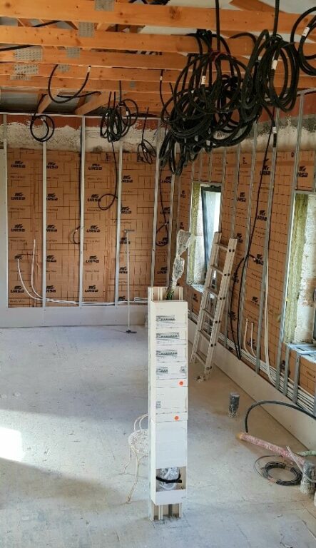 Pieuvres électriques suspendues au plafond