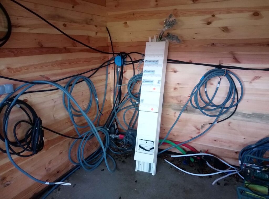 Tirage de gaines pieuvres électriques maison neuve tout bois